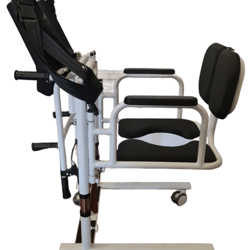 Silla de transferencia color blanco y negro (vista lateral)