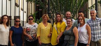 Imagen Pepa-Luzardo-con-representantes-jovenes-afectados-ayudas-vivienda.jpg