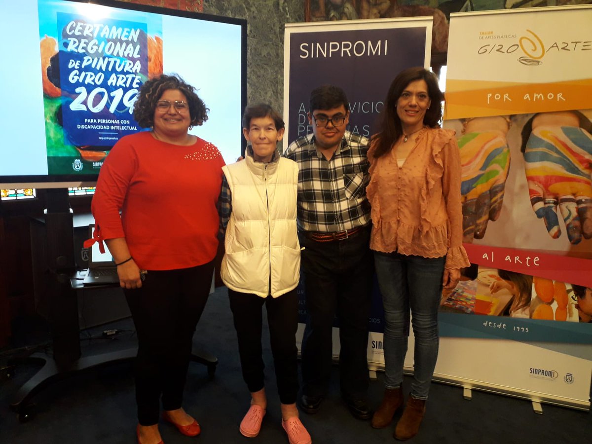 Foto de la presentación del primer certamen regional de pintura