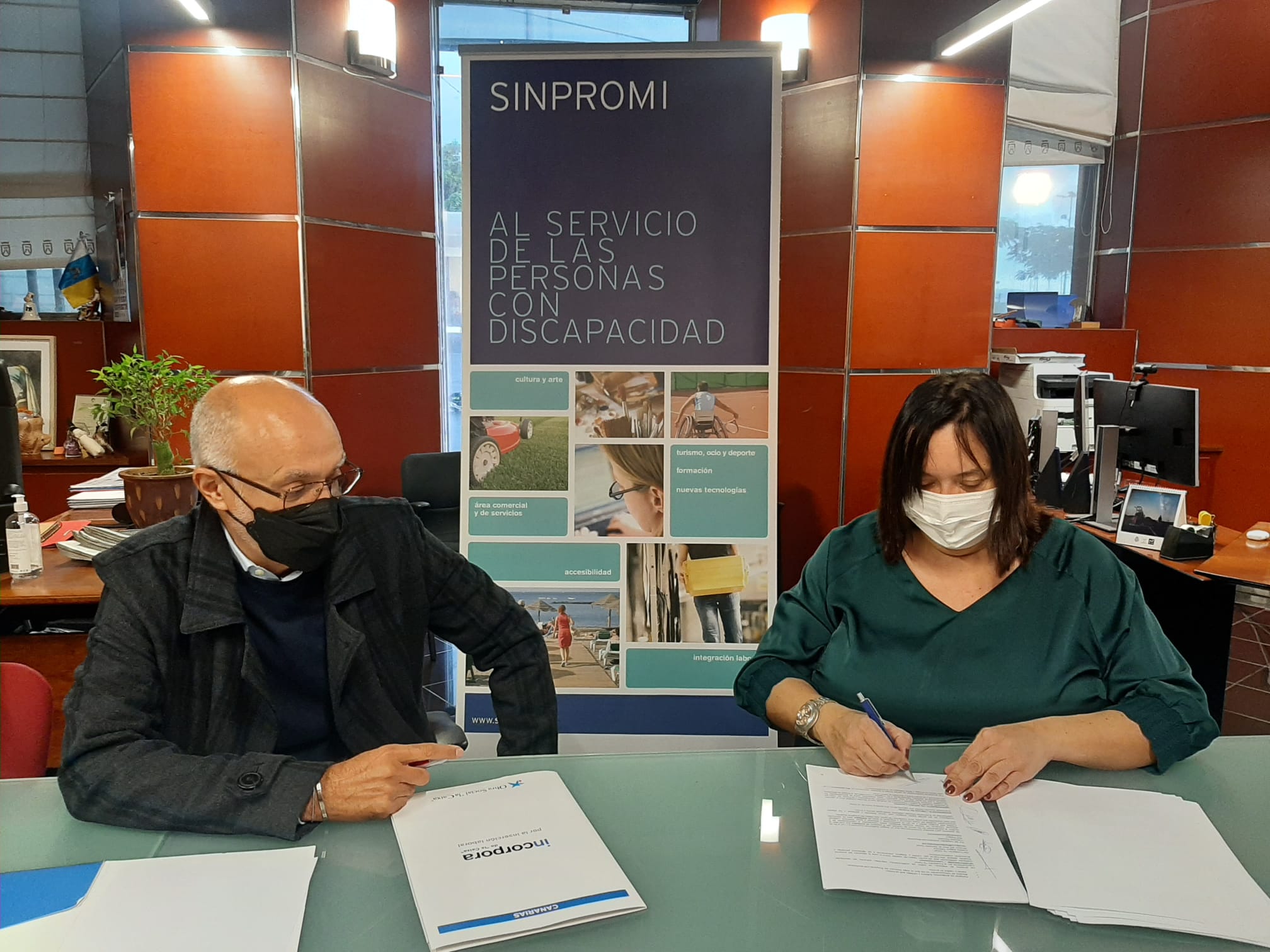 Momento de la firma del acuerdo Incorpora