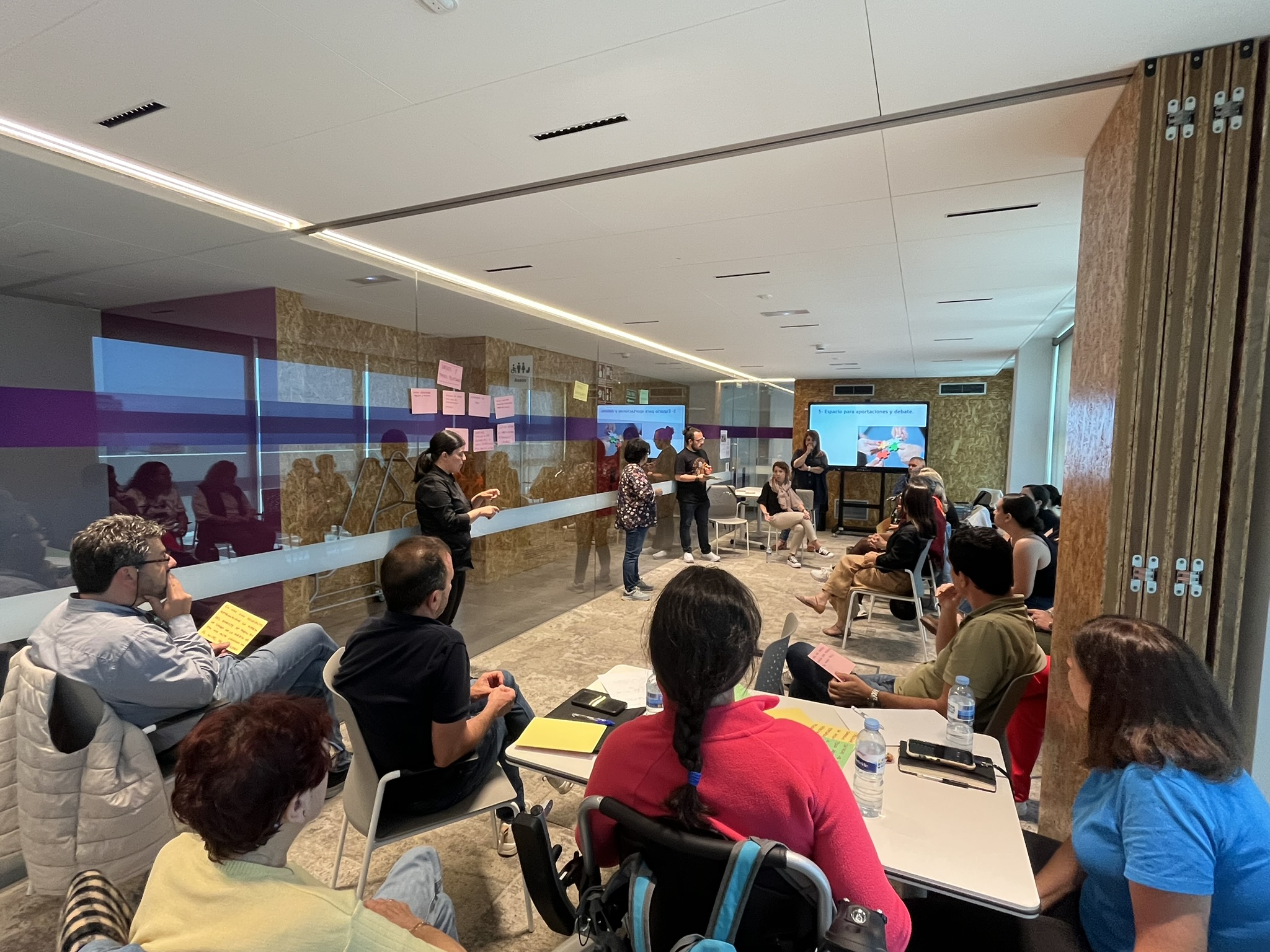 Foto de reunión del proyecto